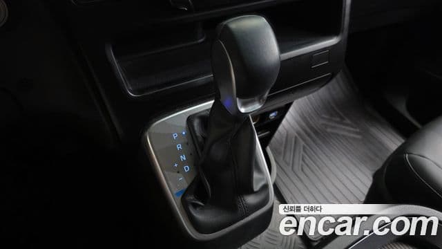 Hyundai Staria 2024 — ფოტო 9/20