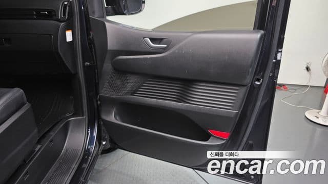 Hyundai Staria 2024 — Photo 6/30