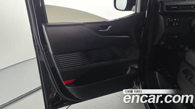 Hyundai Staria 2024 — Photo 5/30