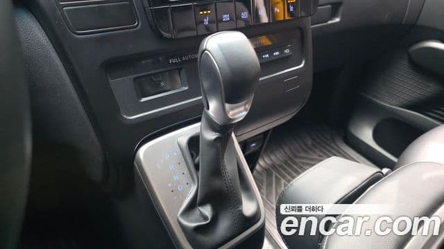 Hyundai Staria 2024 — Şəkil 9/20