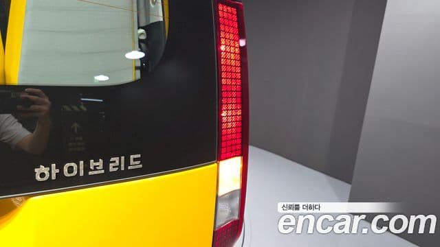 Hyundai Staria 2024 — Photo 7/33