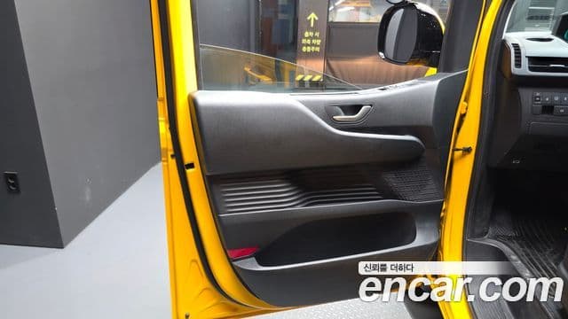 Hyundai Staria 2024 — Photo 24/33