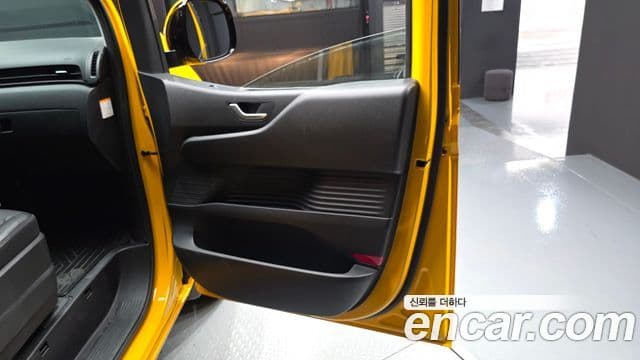 Hyundai Staria 2024 — Photo 29/33