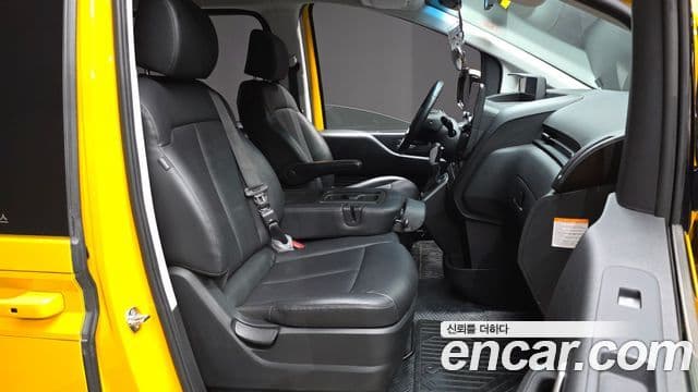 Hyundai Staria 2024 — Photo 22/33