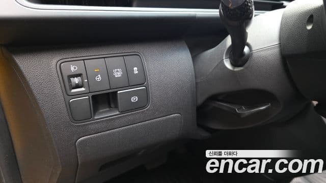 Hyundai Staria 2024 — Photo 3/33