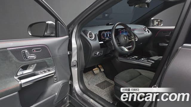 Mercedes-Benz GLA-Class 2024 — Фото 10/20