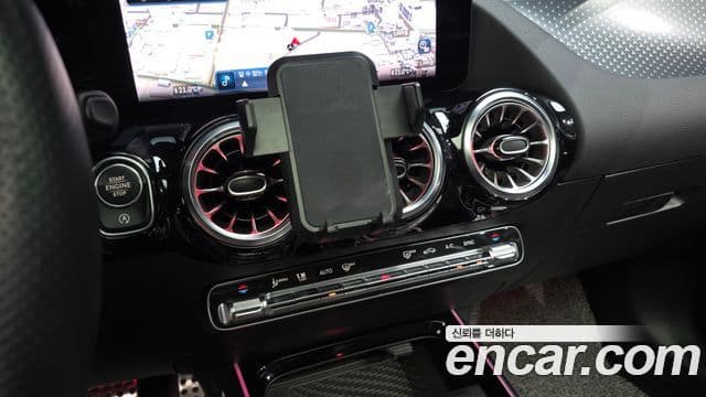 Mercedes-Benz GLA-Class 2024 — Фото 17/20