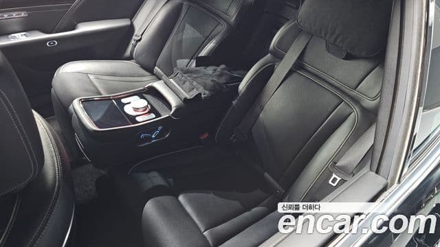 Genesis G90 2022 — ფოტო 11/39