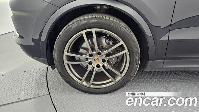 Porsche Cayenne 2019 — ფოტო 5/20