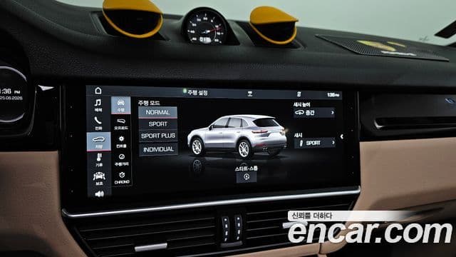 Porsche Cayenne 2019 — ფოტო 15/20