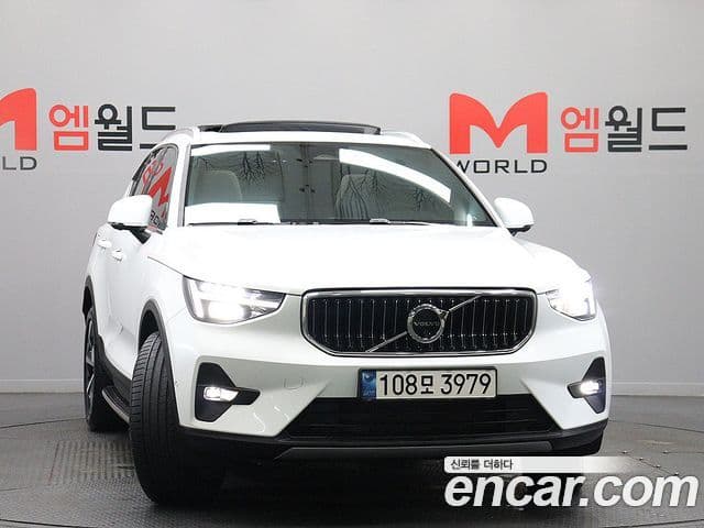 Volvo XC40 2024 — Фото 1/20