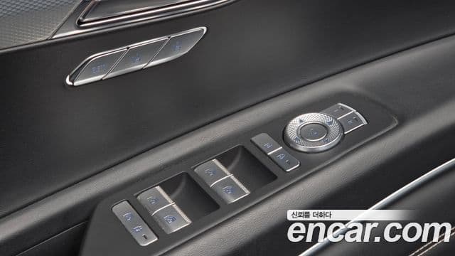 Genesis GV80 2021 — ფოტო 30/37