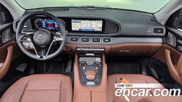 Mercedes-Benz GLE-Class 2025 — Photo 28/36
