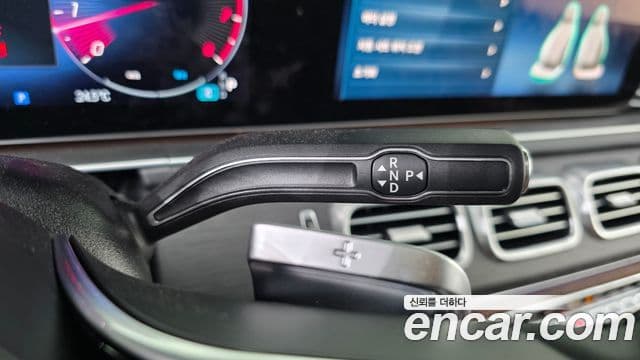 Mercedes-Benz GLE-Class 2025 — Photo 32/36