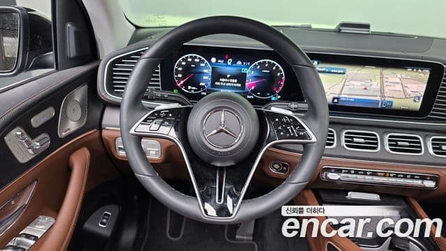 Mercedes-Benz GLE-Class 2025 — Photo 30/36