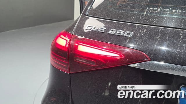 Mercedes-Benz GLE-Class 2025 — Photo 18/36
