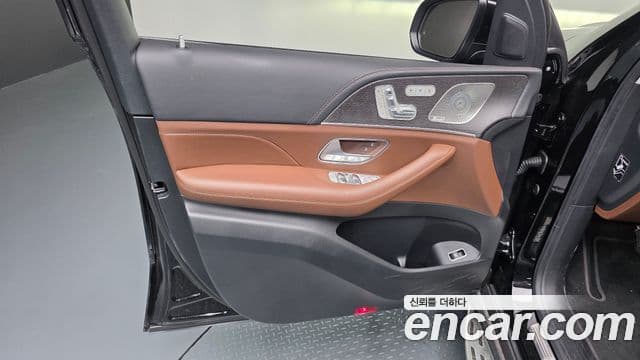 Mercedes-Benz GLE-Class 2025 — Photo 33/36
