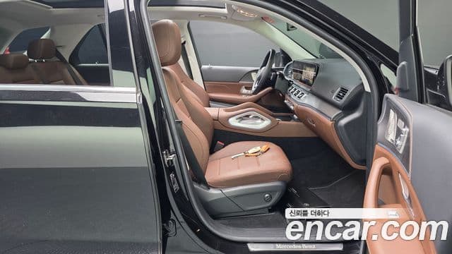Mercedes-Benz GLE-Class 2025 — Photo 34/36