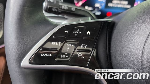 Mercedes-Benz GLE-Class 2025 — Photo 31/36