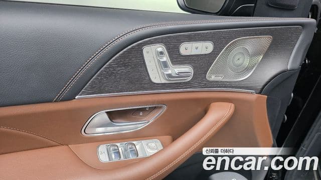 Mercedes-Benz GLE-Class 2025 — Photo 29/36