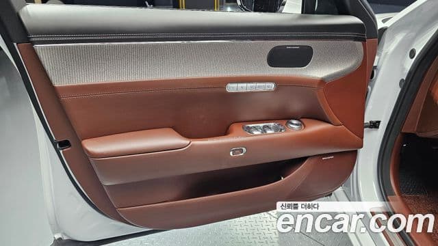 Genesis G90 2022 — Photo 31/35
