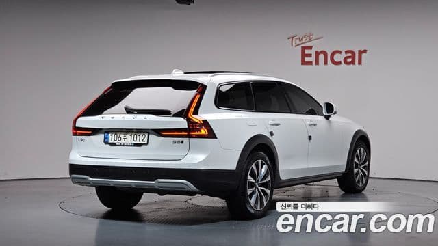 Volvo V90 Cross Country 2021 — ფოტო 2/20