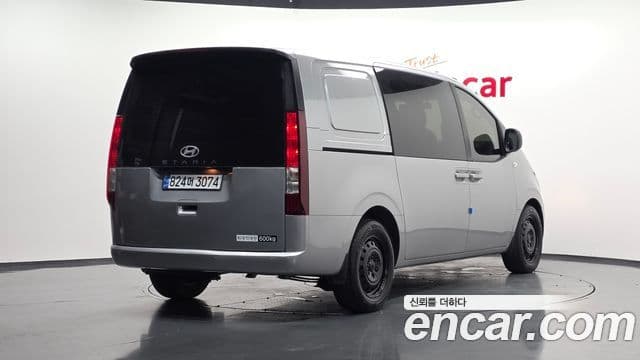 Hyundai Staria 2022 — ფოტო 2/20