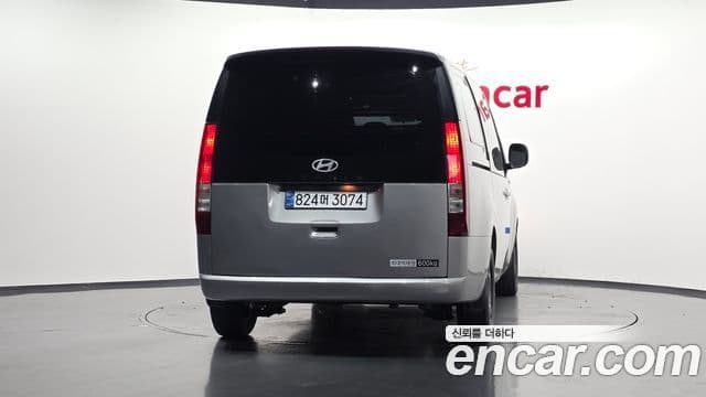 Hyundai Staria 2022 — ფოტო 4/20