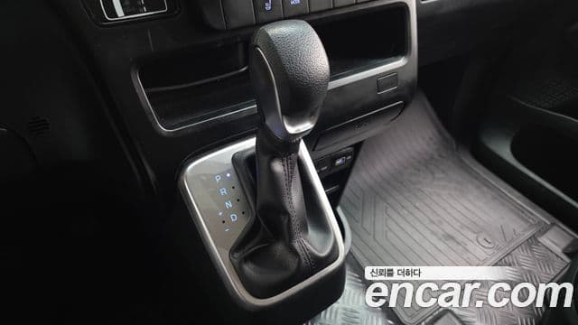 Hyundai Staria 2022 — ფოტო 9/20