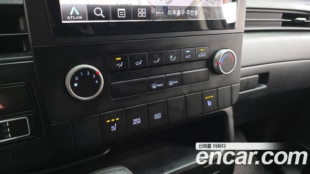 Hyundai Staria 2022 — ფოტო 18/20