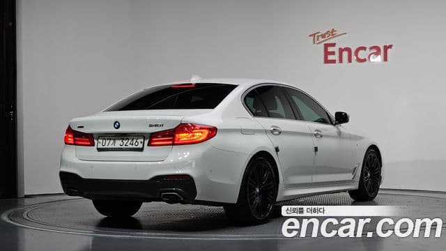 BMW 5 Series 2018 — Фото 2/20