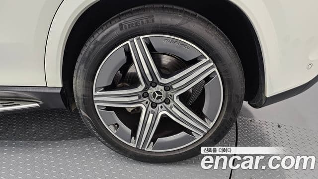 Mercedes-Benz GLE-Class 2023 — Photo 12/34