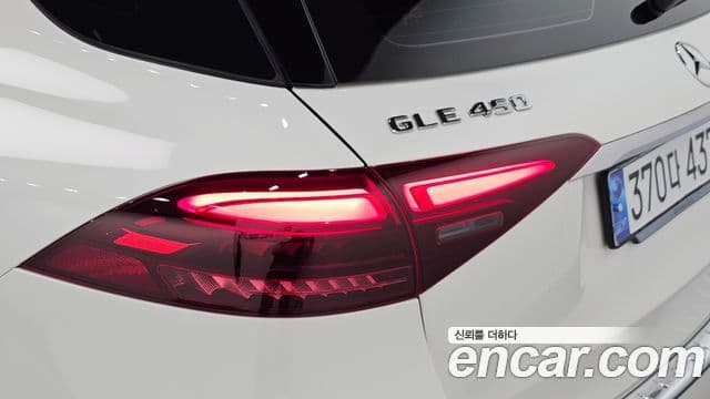Mercedes-Benz GLE-Class 2023 — Photo 9/34
