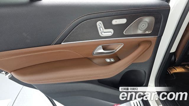Mercedes-Benz GLE-Class 2023 — Photo 4/34