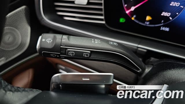 Mercedes-Benz GLE-Class 2023 — Photo 13/34