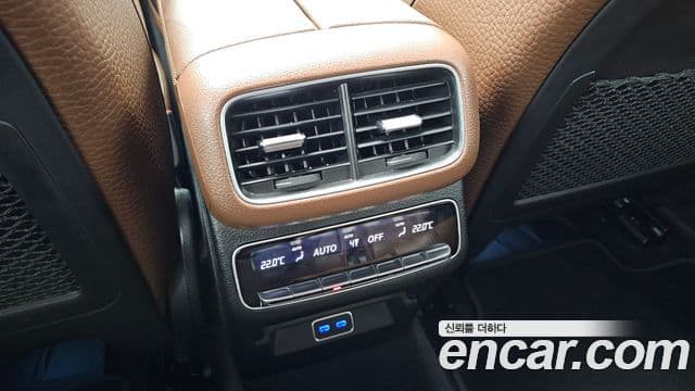 Mercedes-Benz GLE-Class 2023 — Photo 17/34