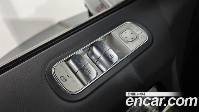 Mercedes-Benz G-Class 2026 — Photo 29/34
