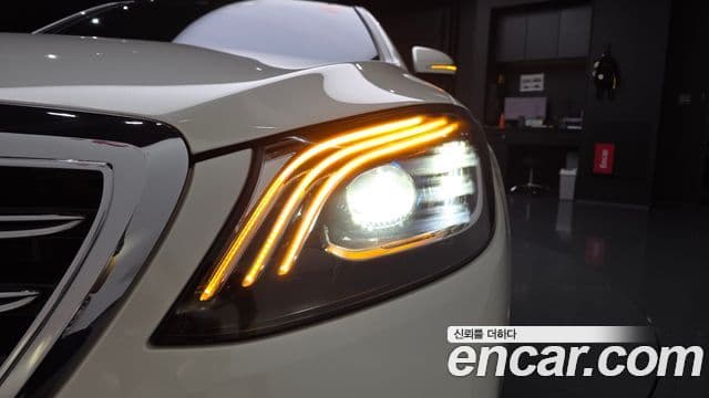 Mercedes-Benz S-Class 2020 — Photo 13/37