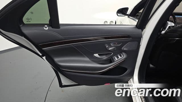 Mercedes-Benz S-Class 2020 — Photo 22/37
