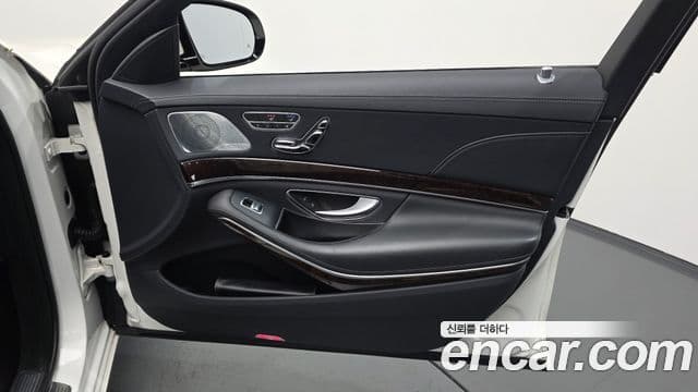 Mercedes-Benz S-Class 2020 — Photo 10/37