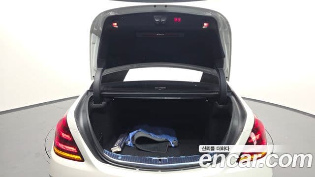 Mercedes-Benz S-Class 2020 — Photo 11/37