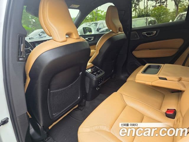 Volvo XC60 2020 — Şəkil 16/20