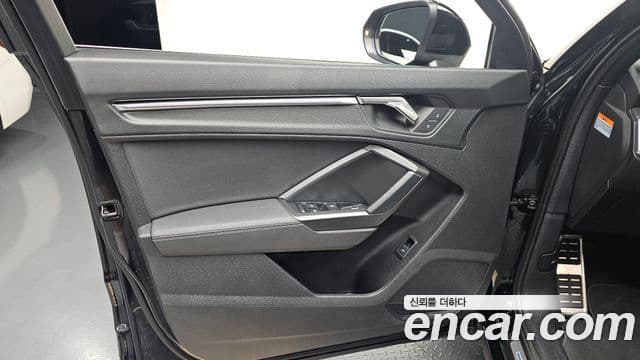 Audi Q3 2022 — Şəkil 21/30