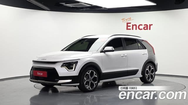 Kia Niro 2022 — ფოტო 1/20