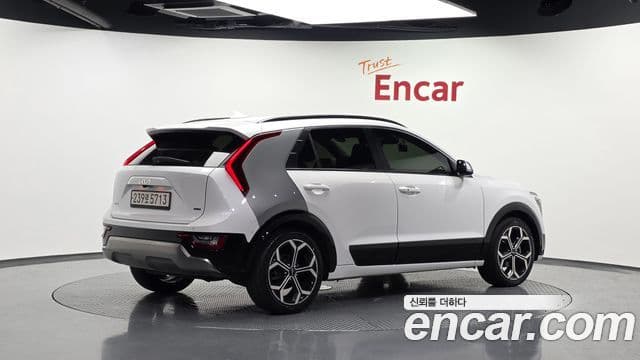 Kia Niro 2022 — ფოტო 2/20