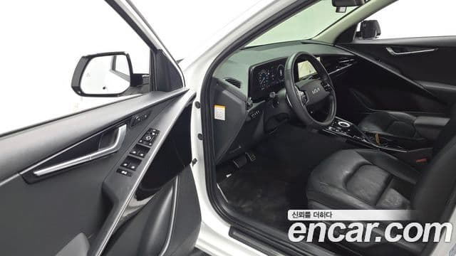 Kia Niro 2022 — ფოტო 10/20