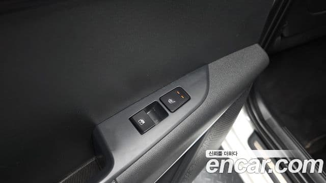 Kia Niro 2022 — ფოტო 19/20