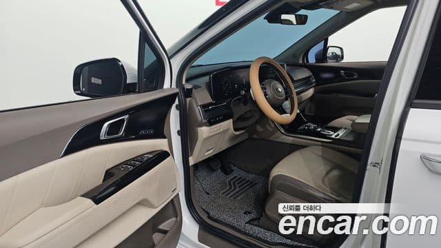 Kia Carnival 2021 — ფოტო 10/20
