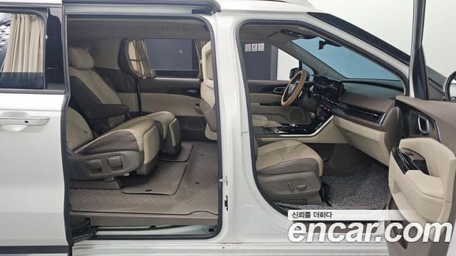 Kia Carnival 2021 — ფოტო 12/20