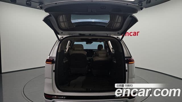 Kia Carnival 2021 — ფოტო 20/20